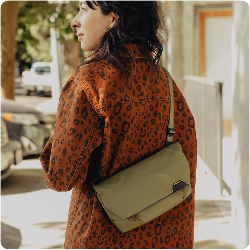 Peak Design Field Pouch V2, Coyote, 2-in-1 Organizer and Sling Bag, Adjustable Shoulder Strap and Integrated Belt Loops, Weatherproof Nylon Canvas, Organizer Pouch or Carry Bag for Men and Women