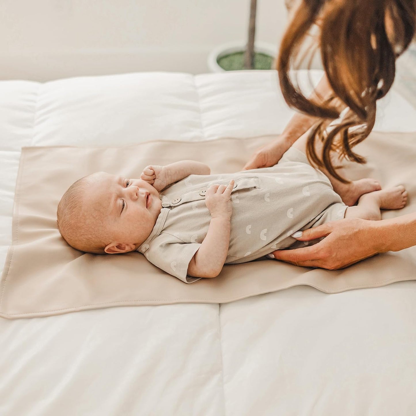 Konssy Faux Leather Baby Changing Mat, Waterproof, Wipeable & Portable Diaper Changing Pad for Travel or Home, Fits Perfectly in Diaper Bag, 32 x 20 inches (Brown,Beige)