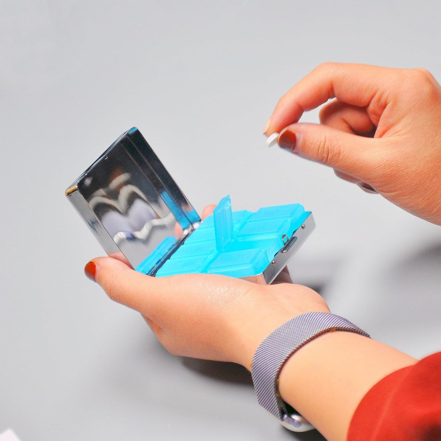 Silver Vintage Pill Box 7 Day Metal Pill Box with Mirror and 8 Compartments Cute Travel Pill Organizer for Purse (Purple and Golden Alcohol Ink Marble)